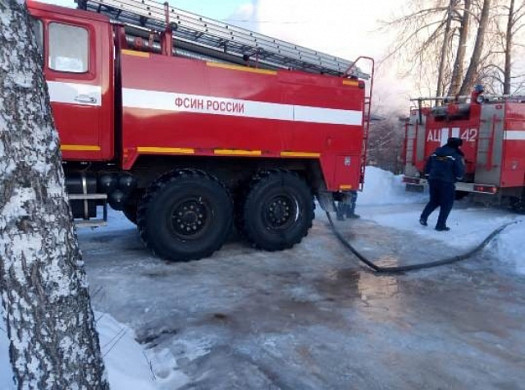 Сотрудники ФСИН помогли потушить загоревшийся частный дом в Гавриловом Посаде
